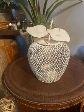 white wire mesh candle holder